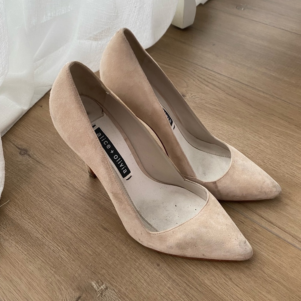 Alice + Olivia Light Pink Suede Pumps - Picture 2 of 10